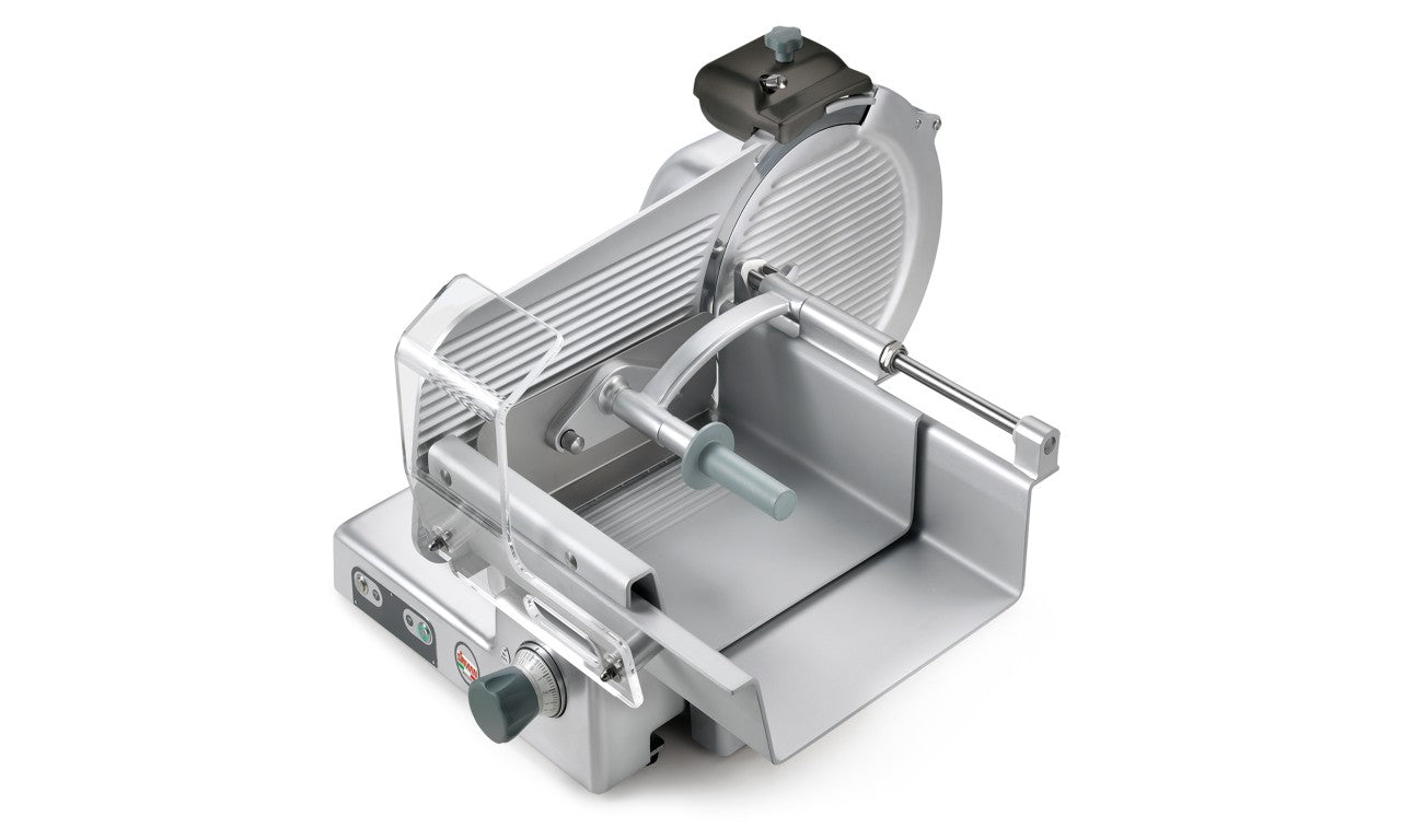 Sirman - LEONARDO 350 EVO VCS Macchina IoT gestibile in cloud con SRCS Macchina IoT gestibile in cloud con SRCS - Linea arrotondata priva di spigoli e viti in vista. - Affettatrice collocabile su un piano di lavoro da 70 cm. - Lama a costa bassa per minim